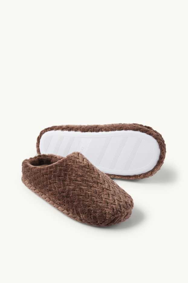 Femmes - Chaussons - finition texturée - marron