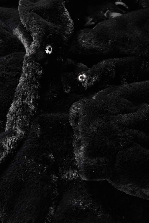 Femmes - Veste en imitation fourrure - noir
