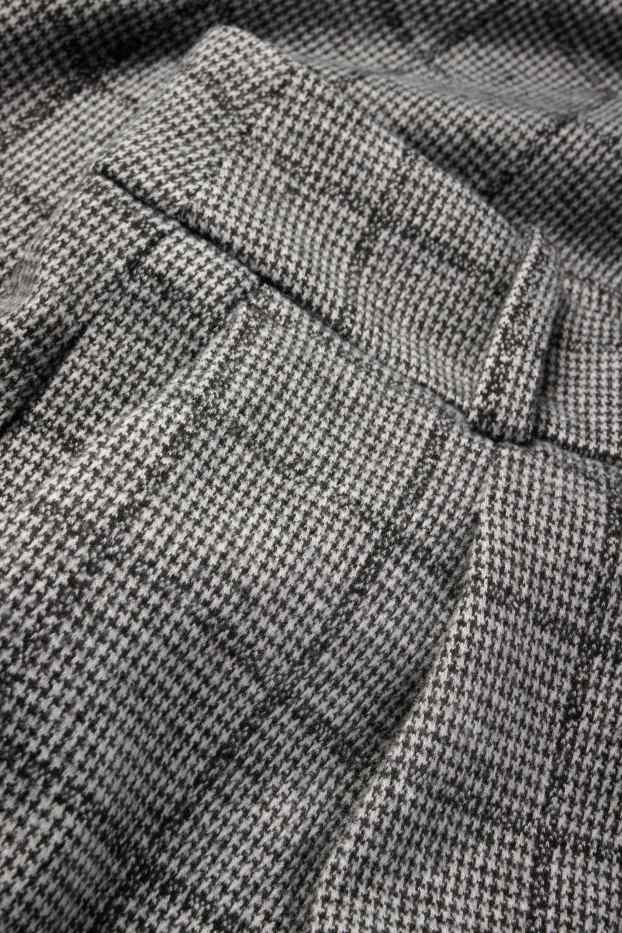 Femei - Pantaloni office - talie medie - relaxed fit - în carouri - gri