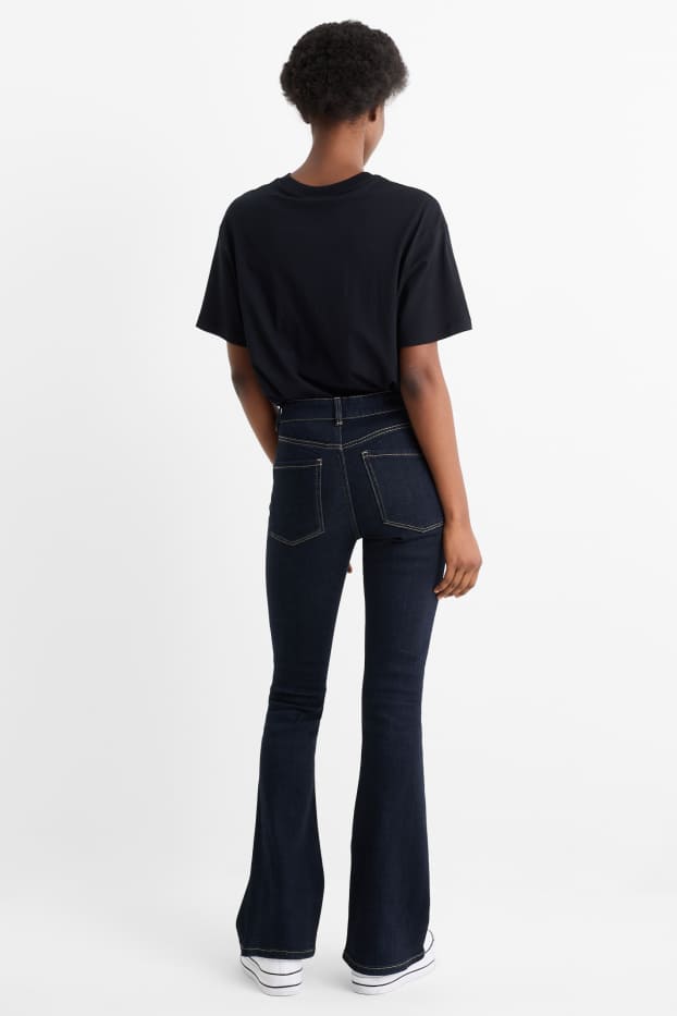 Femmes - Jean à jambe évasée - mid waist - jean bleu foncé