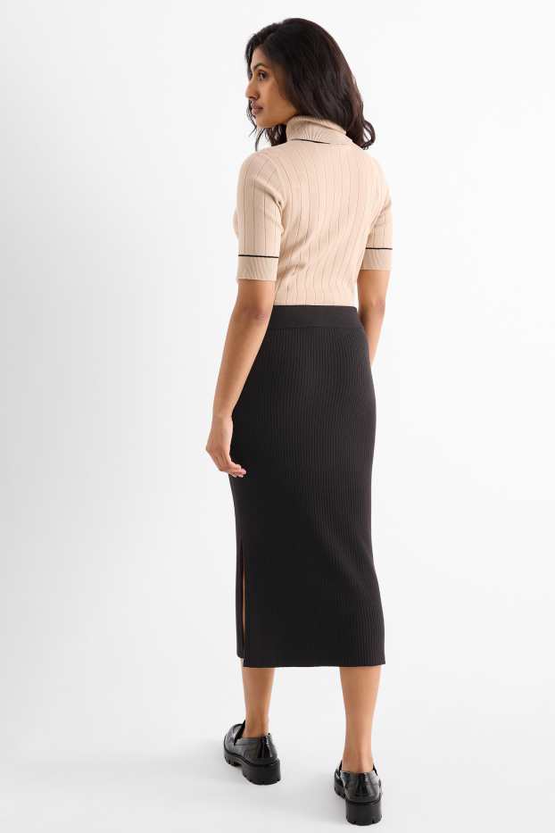 Women - Knitted skirt - ribbed - black