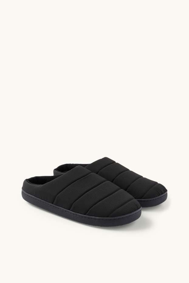 Bărbați - Papuci de casă matlasați - structurați - negru