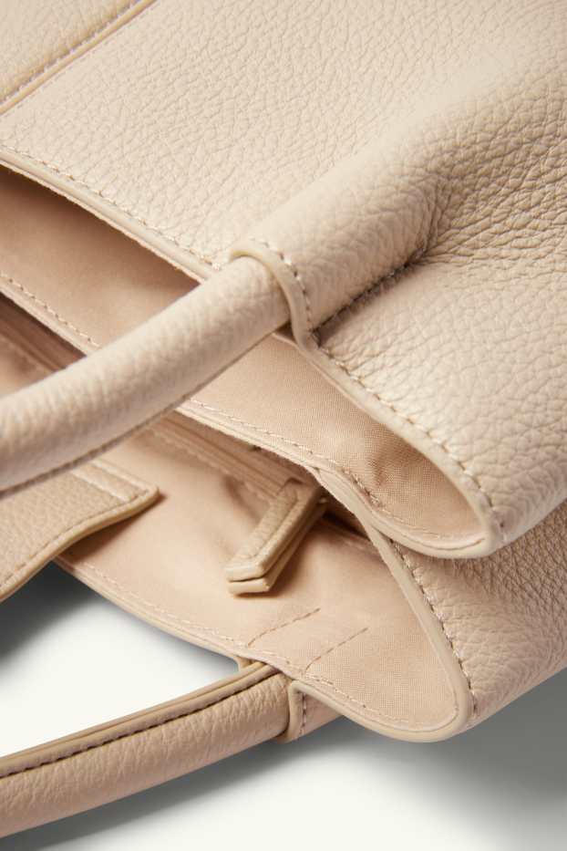 Dámské - Malá kabelka shopper s odnímatelným popruhem - imitace kůže - světle béžová