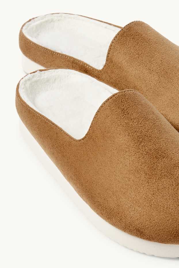 Home - Sabatilles - pell girada sintètica - marró clar