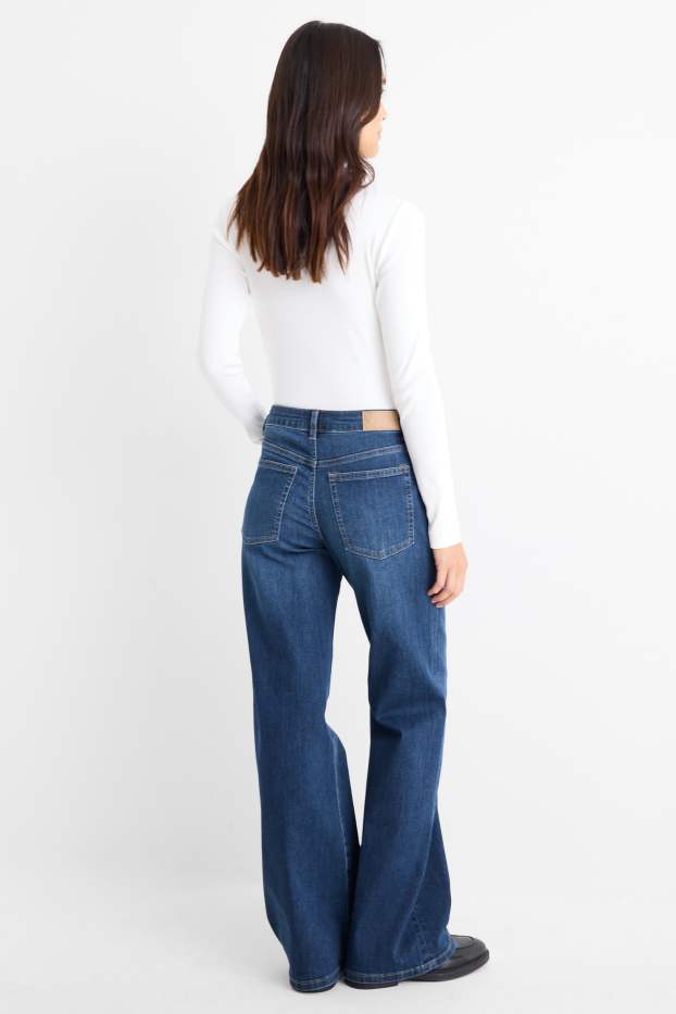 Women - Wide leg jeans - high waist - blue denim