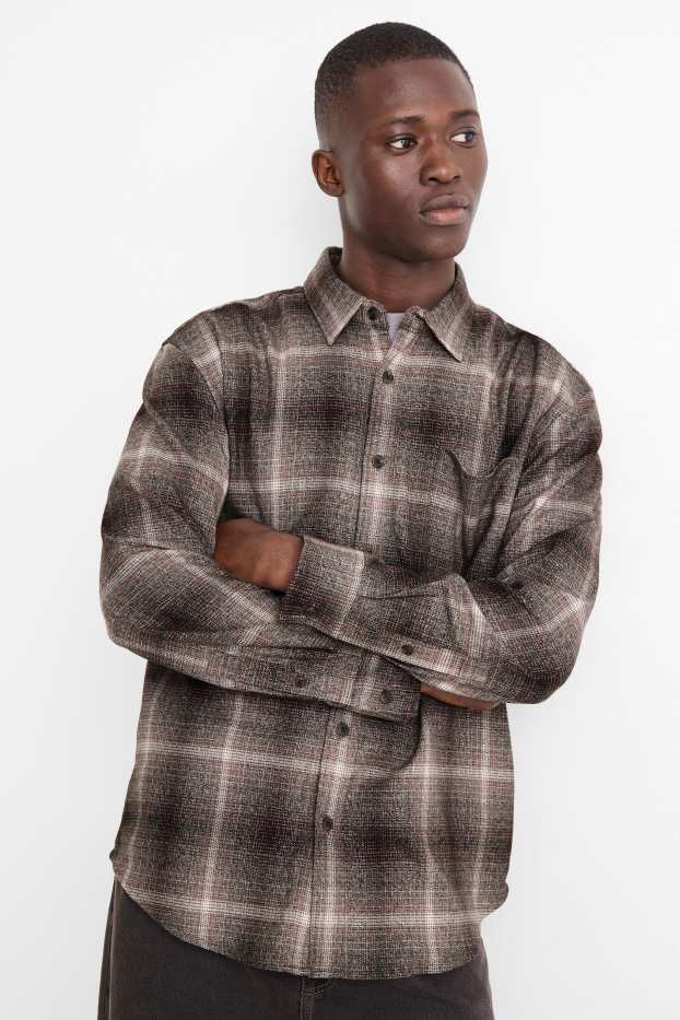 Mężczyźni - Koszula flanelowa - relaxed fit - kołnierzyk kent - w kratę - brązowy