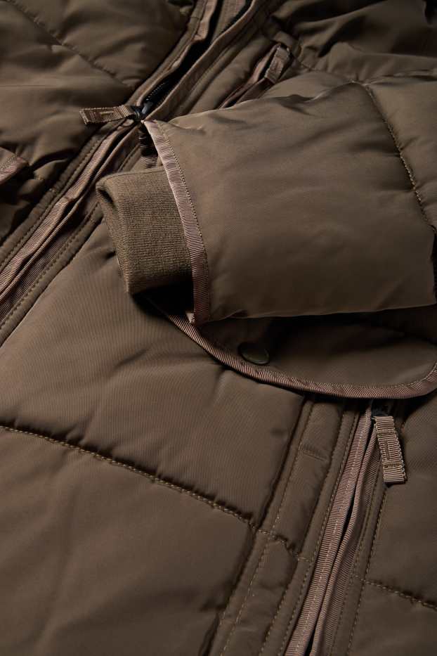 Pánské - Prošívaná parka s kapucí - tmavohnědá