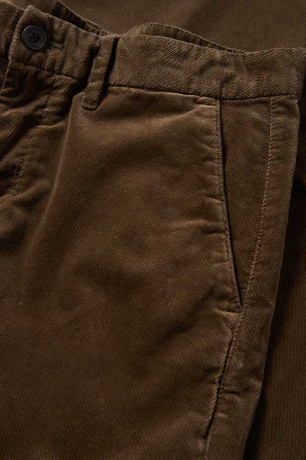 Hommes - Chino - regular fit - finition texturée - marron foncé