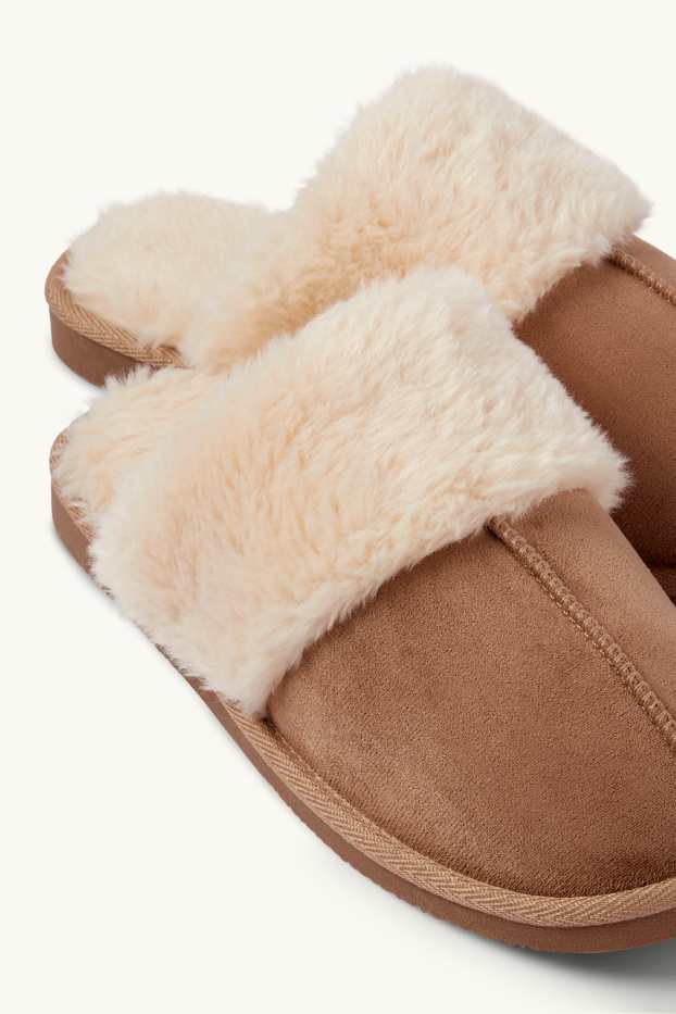 Femmes - Chaussons - faux suède - beige