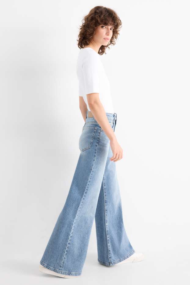 Women - Flared jeans - high waist - blue denim