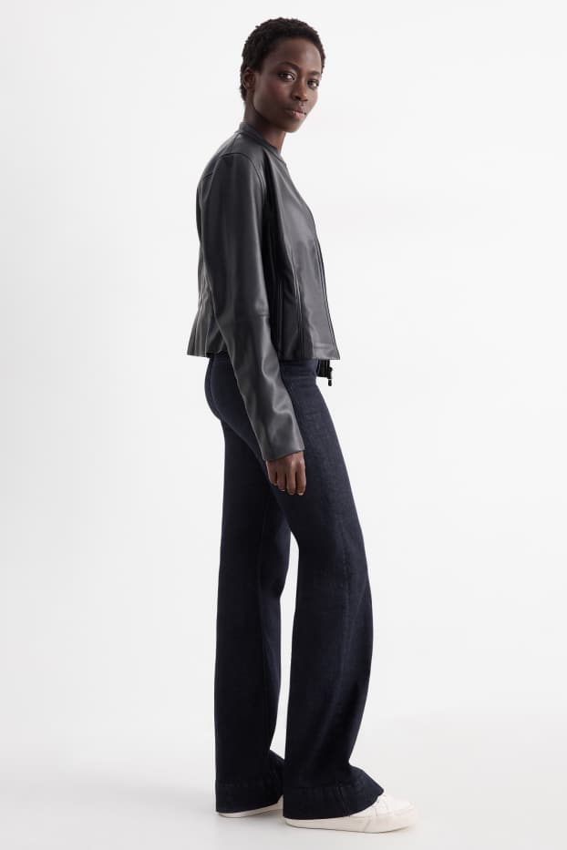 Damen - Flared Jeans mit Gürtel - High Waist - LYCRA® - dunkeljeansblau