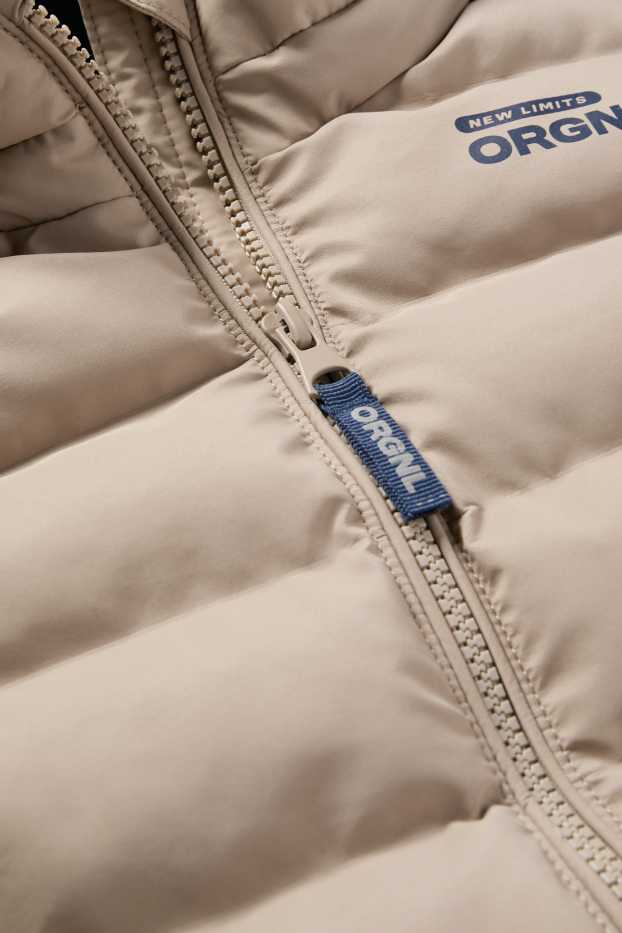 Děti - chlapci - Prošívaná vesta s kapucí - z vodoodpudivého materiálu - taupe