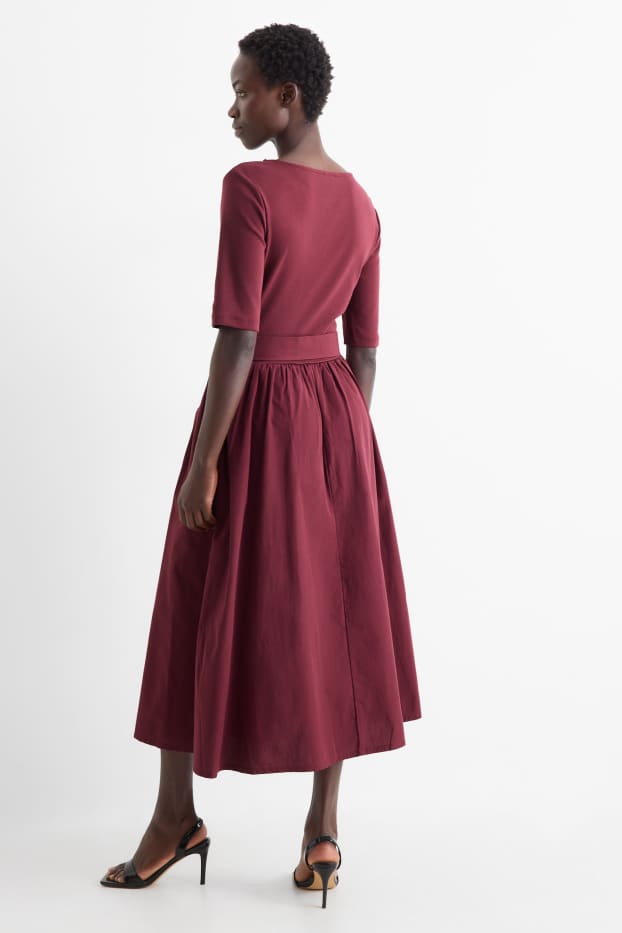 Damen - Fit & Flare Kleid mit Gürtel - bordeaux