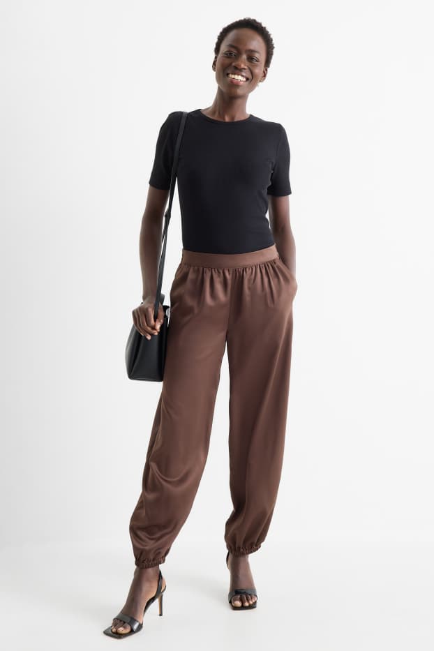 Dames - Satijnen broek - mid waist - balloon leg - donkerbruin