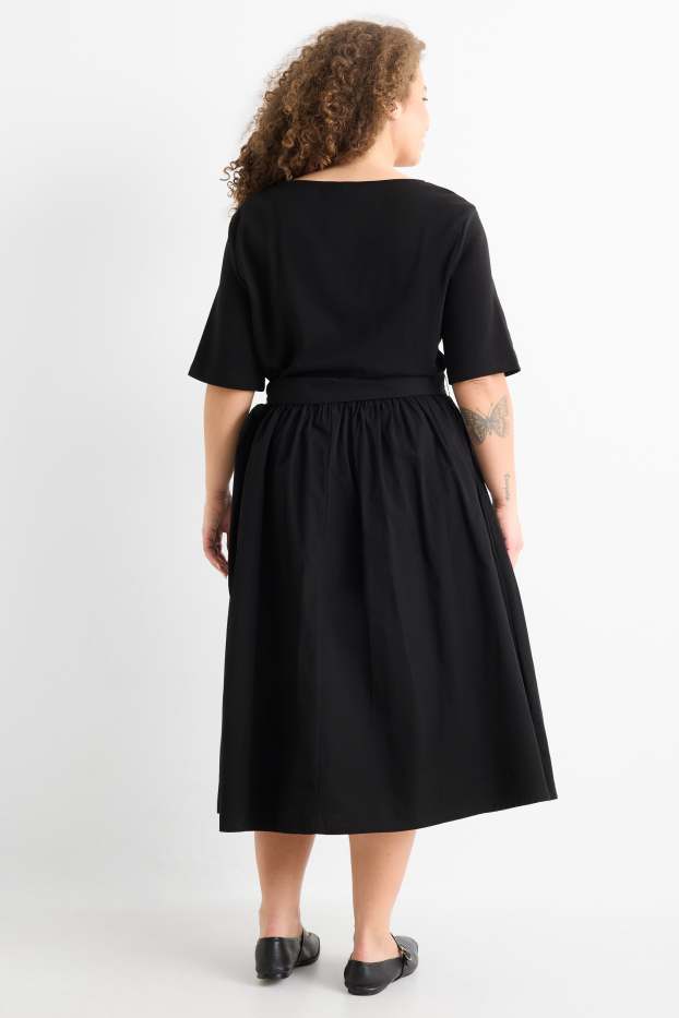 Femmes - Robe Fit & Flare avec ceinture - noir