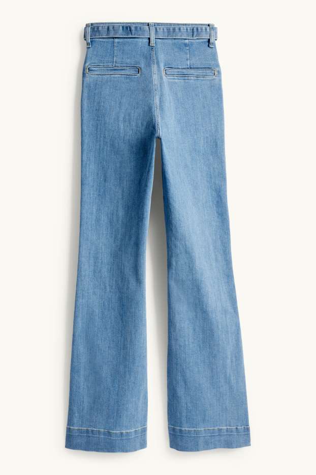 Damen - Flared Jeans mit Gürtel - High Waist - LYCRA® - hellblau