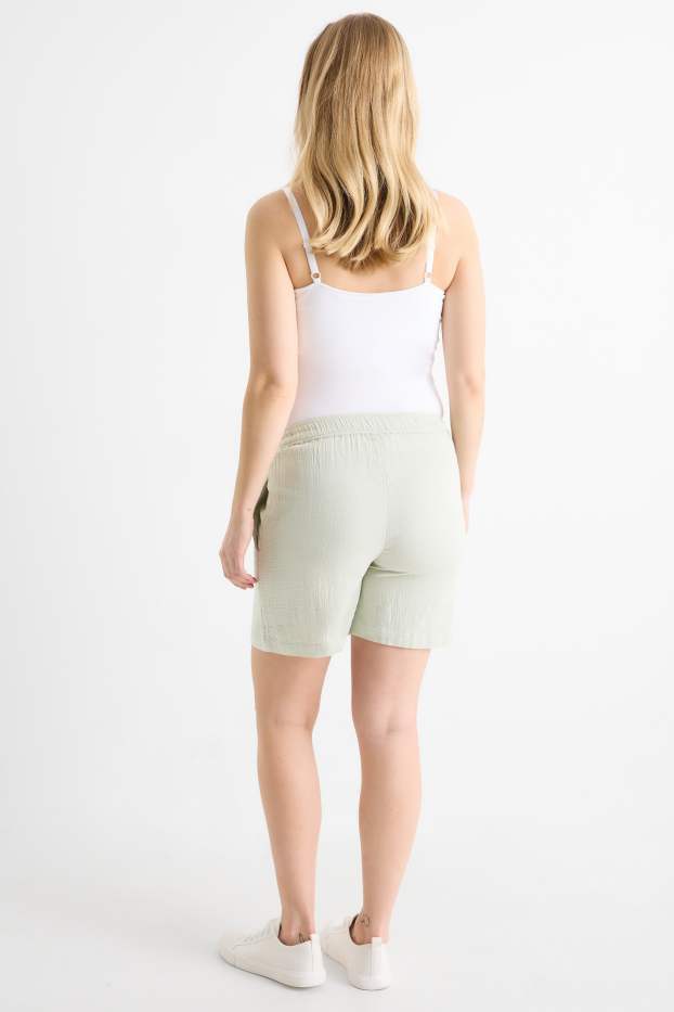 Femei - Pantaloni scurți din muselină pentru gravide - verde deschis