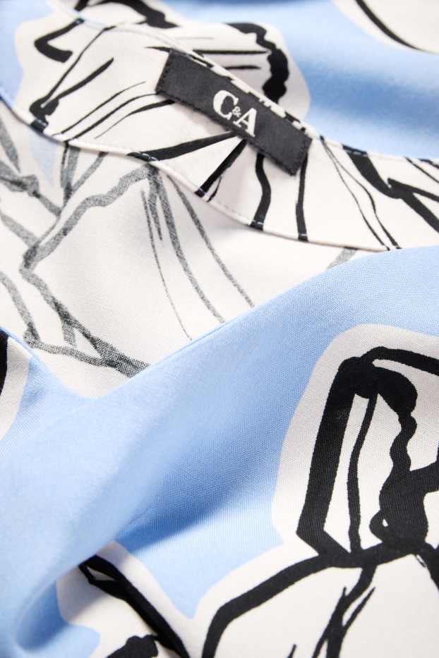 Femei - Bluză cu decolteu în V - cu flori - albastru deschis