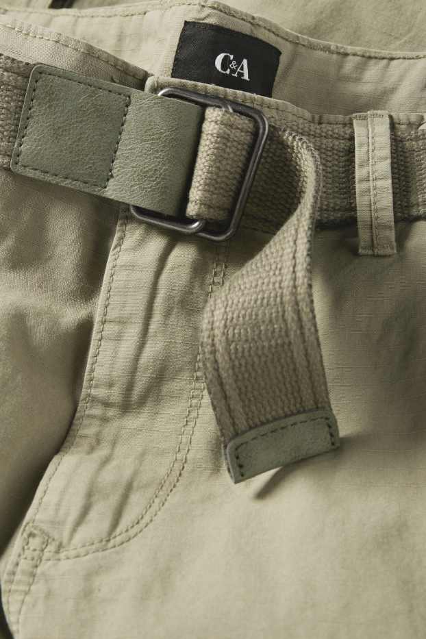 Bărbați - Pantaloni scurţi cargo cu curea - verde