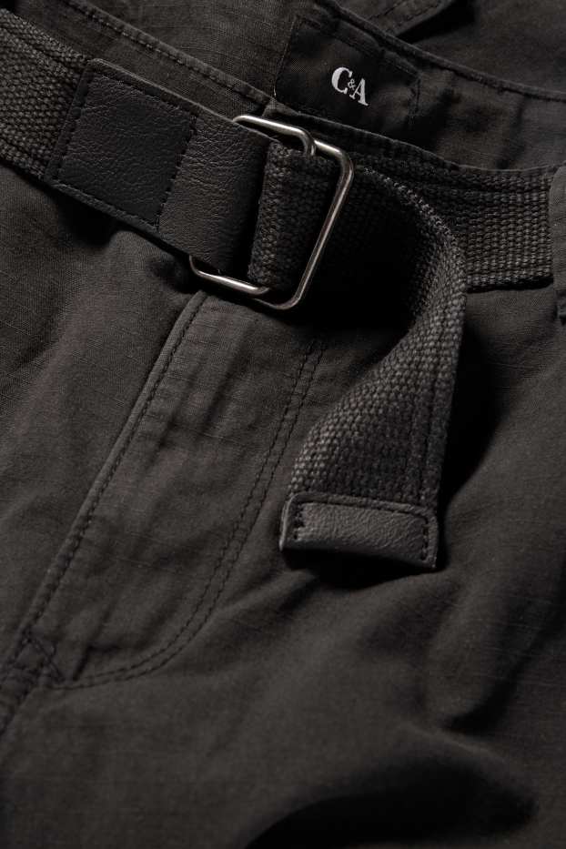 Bărbați - Pantaloni scurţi cargo cu curea - negru