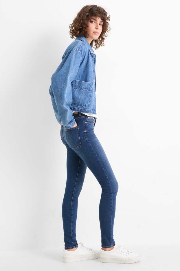 Femei - Skinny jeans - talie medie - jeans modelatori - LYCRA® - albastru închis
