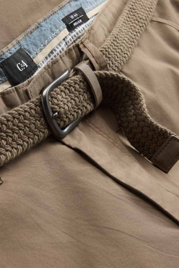 Bărbați - Pantaloni scurţi cargo cu curea - maro