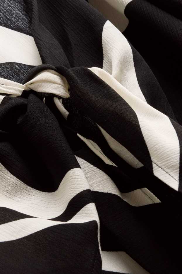 Women - Kimono - patterned - white / black