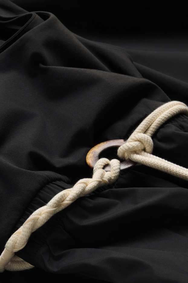 Femmes - Robe avec ceinture - noir