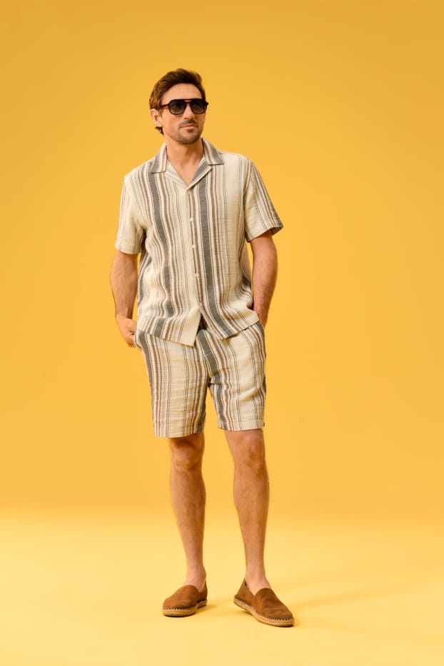 Home - Camisa - regular fit - coll solapa - de ratlles - texturada - marró clar