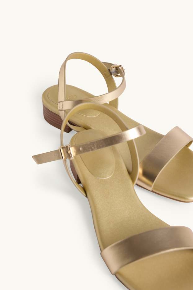 Damen - Sandalen - Lederimitat - Glanz-Effekt - gold