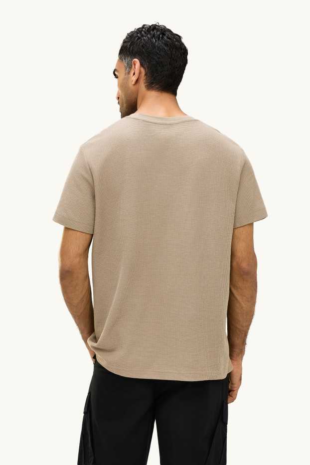 Heren - T-shirt - regular fit - met structuur - lichtbruin