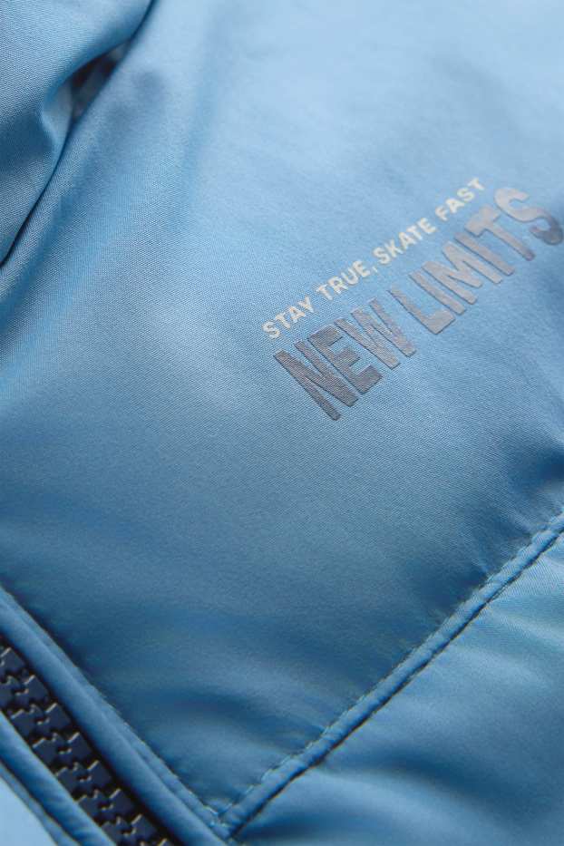 Kinderen: jongens - Bodywarmer met capuchon - waterafstotend - lichtblauw