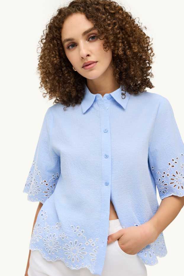 Dames - Blouse - broderie Anglaise - lichtblauw
