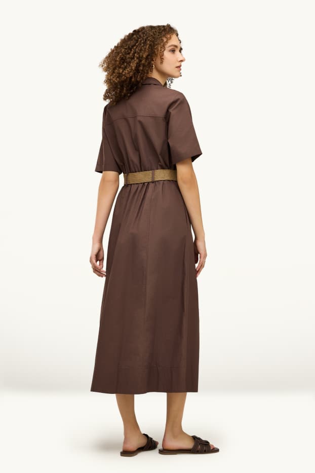 Damen - Kleid mit Gürtel und V-Ausschnitt - dunkelbraun