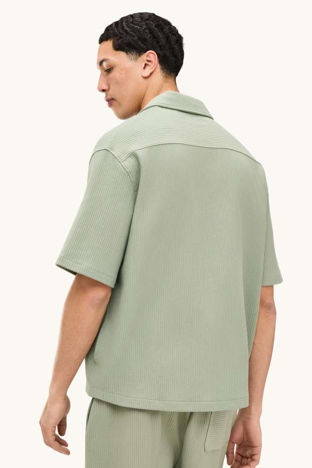 Mężczyźni - Koszula - relaxed fit - kołnierzyk kent - w prążki - jasnozielony