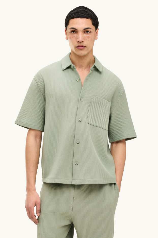 Mężczyźni - Koszula - relaxed fit - kołnierzyk kent - w prążki - jasnozielony