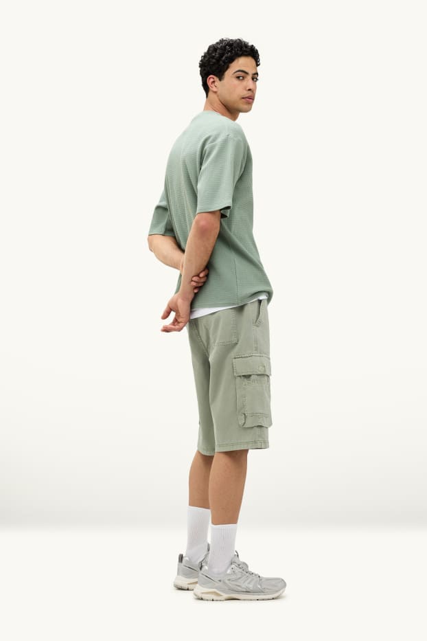 Hombre - Pantalón corto tipo cargo - verde