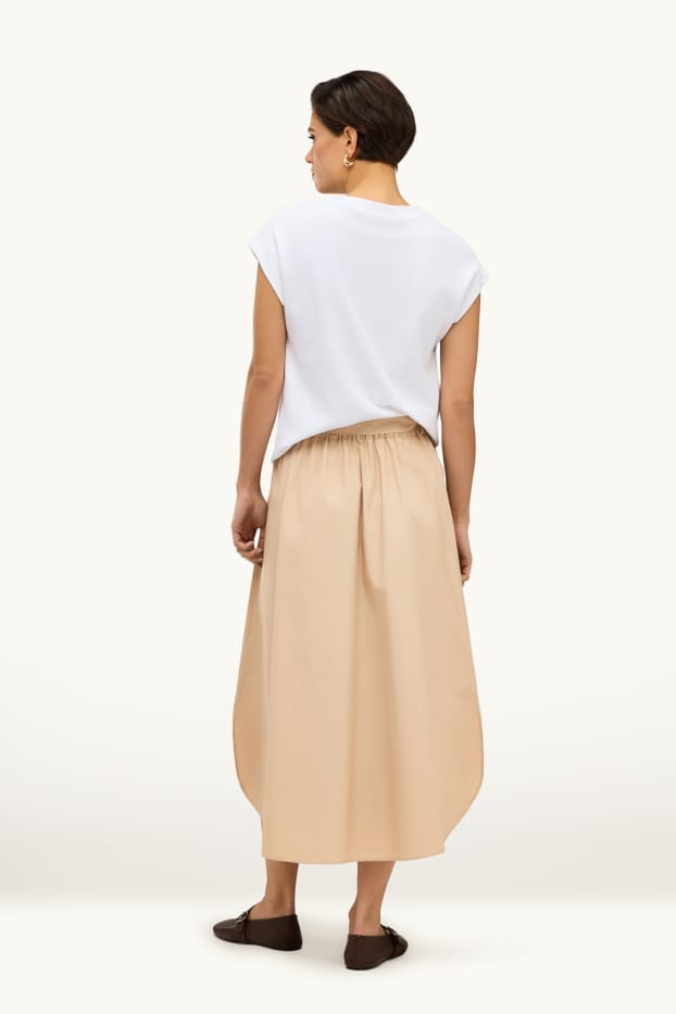 Femmes - Jupe avec ceinture - rose