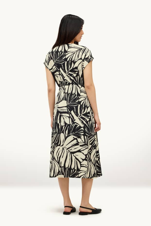 Dames - Fit & flare-jurk met V-hals - met patroon - wit / zwart