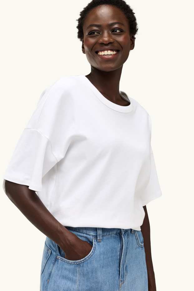 Kobiety - T-shirt - oversize - biały