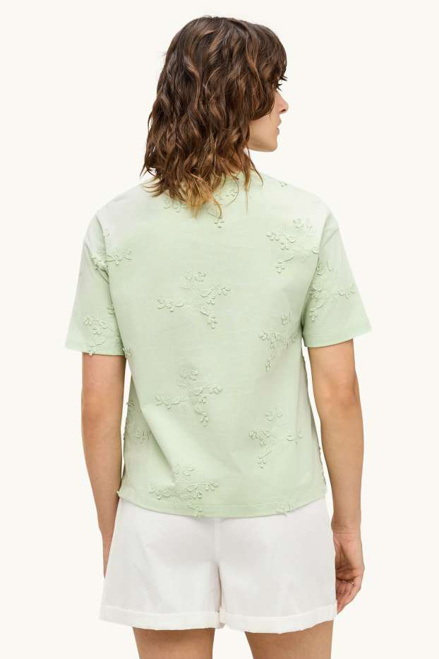 Femei - Tricou - regular fit - brodat - cu flori - verde deschis