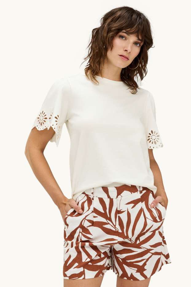 Dames - T-shirt - regular fit - broderie Anglaise - wit