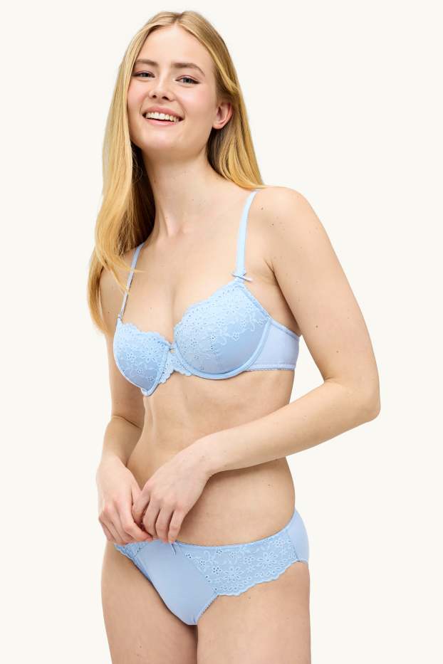 Femei - Chiloți - broderie englezească - albastru deschis