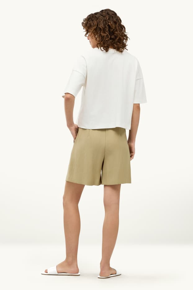 Women - Bermuda shorts with belt - mid-rise waist - khaki