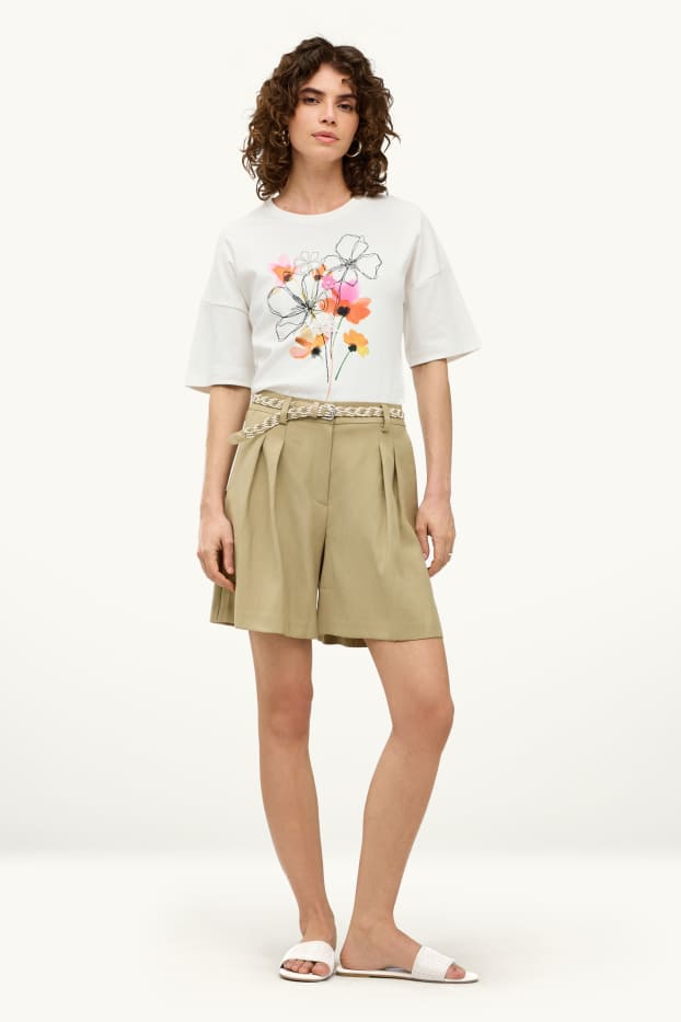 Women - Bermuda shorts with belt - mid-rise waist - khaki