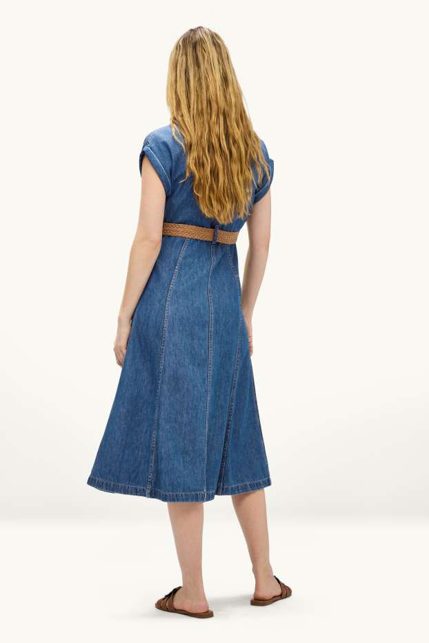 Femmes - Robe-chemisier en jean avec encolure en V et ceinture - jean bleu
