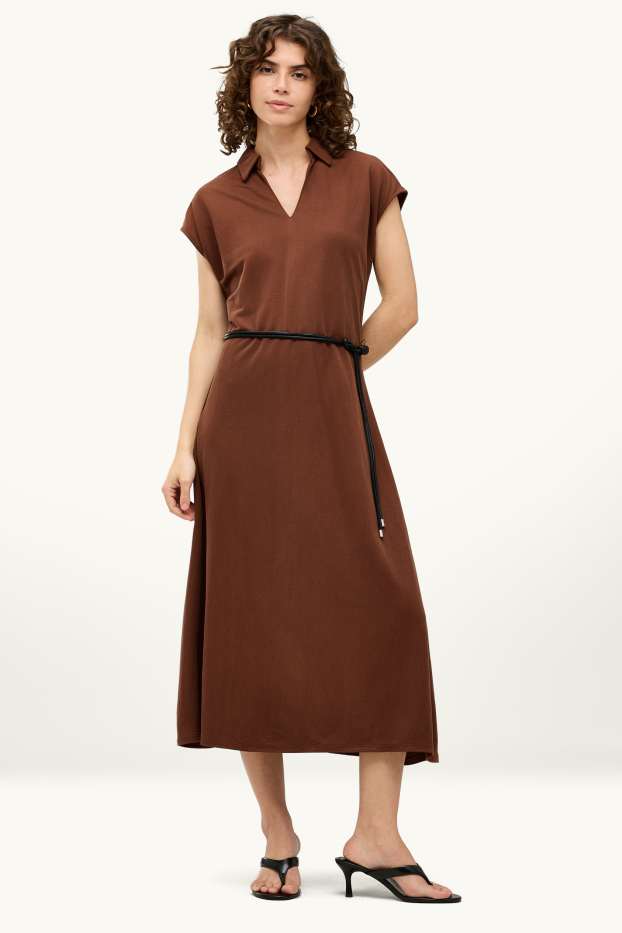 Damen - Fit & Flare Kleid mit Gürtel und V-Ausschnitt - braun