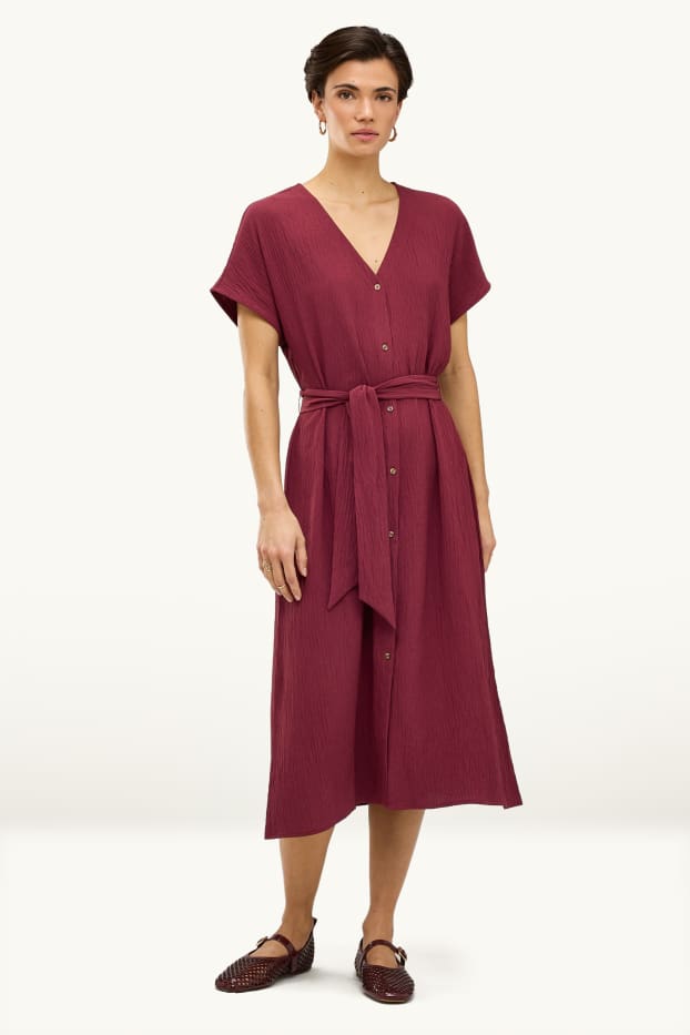 Dámské - Šaty s výstřihem ve tvaru V - straight fit - strukturované - bordeaux