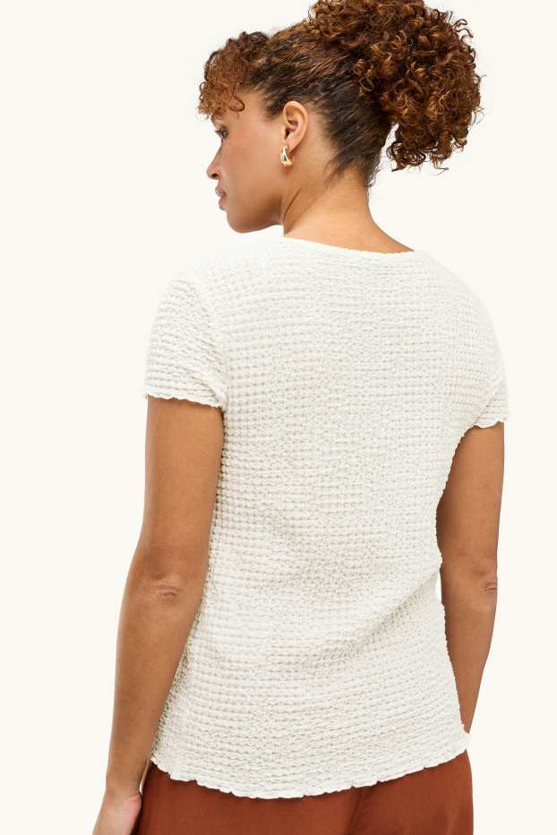 Dames - T-shirt met V-hals en knoopsluiting - regular fit - crèmekleurig
