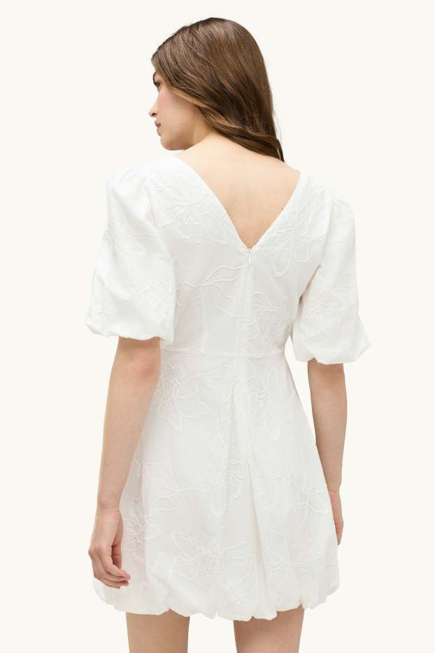 Damen - Kleid mit V-Ausschnitt - geblümt - weiß
